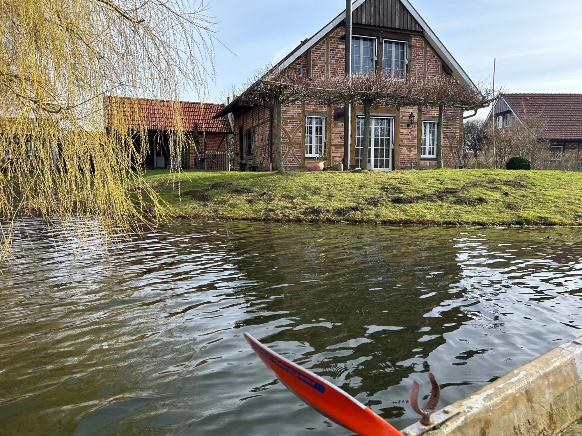 Gemuetliches Fachwerkhaus Am See Mit Kamin Warendorf Exterior photo