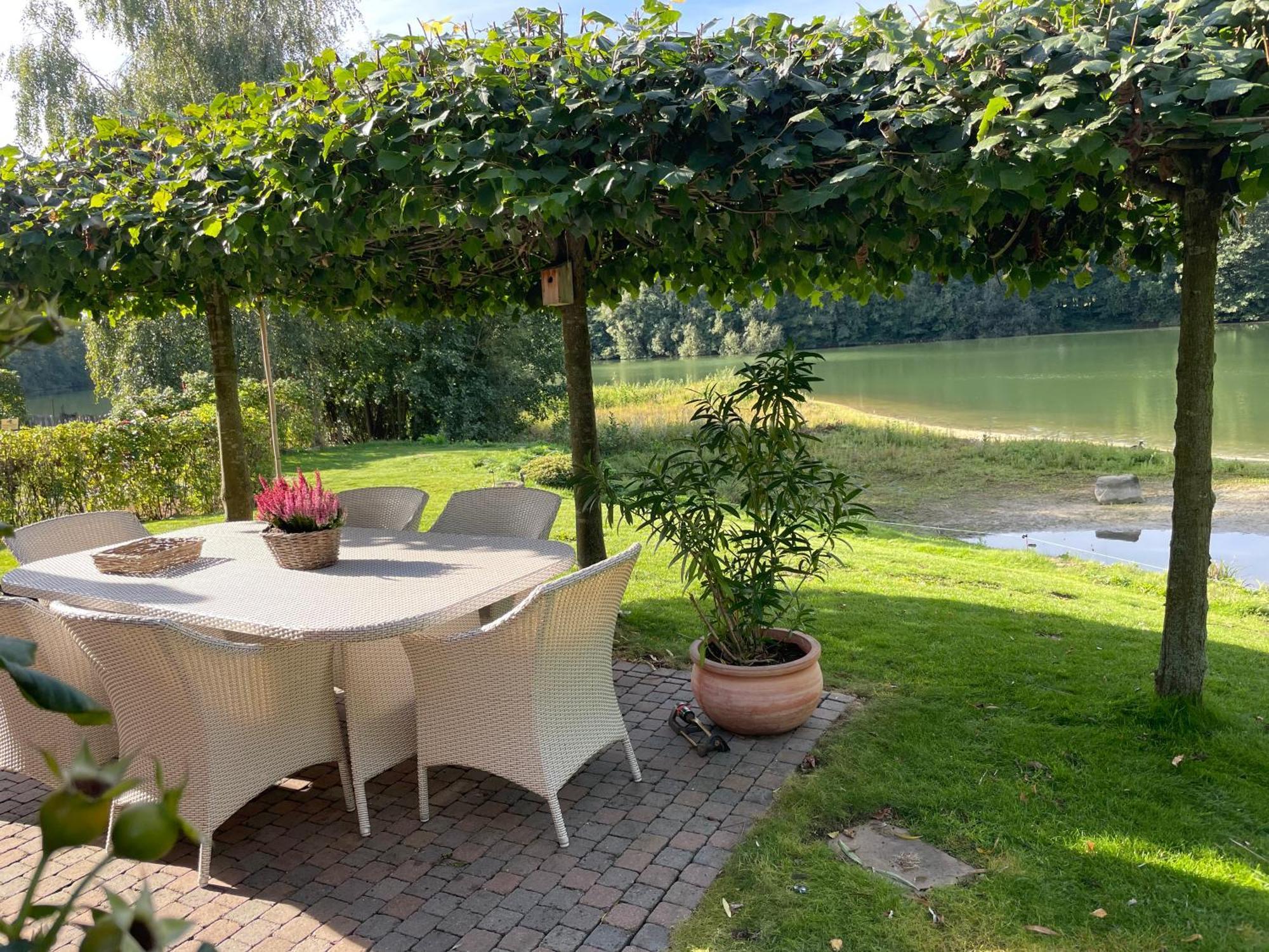Gemuetliches Fachwerkhaus Am See Mit Kamin Warendorf Exterior photo
