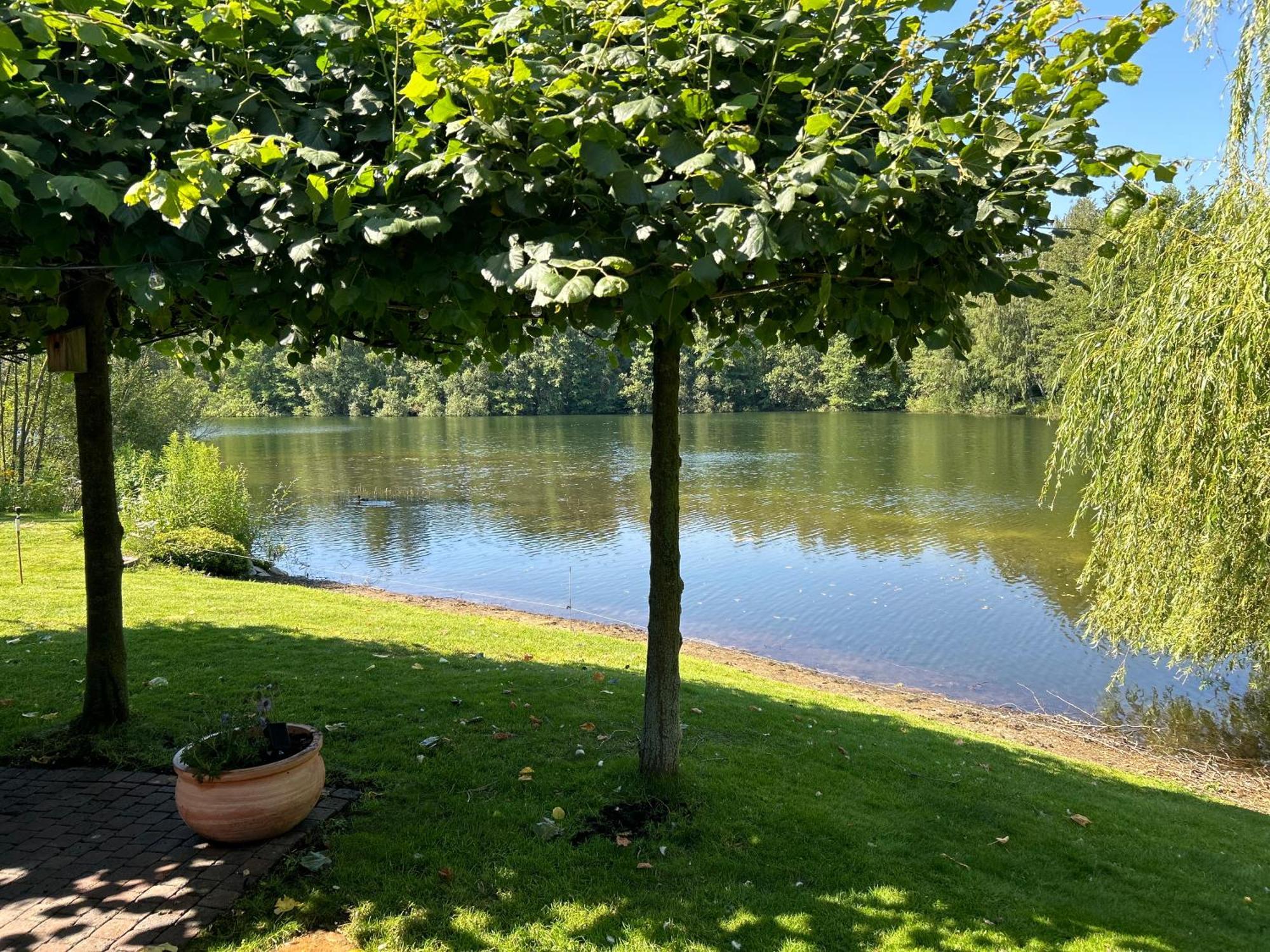 Gemuetliches Fachwerkhaus Am See Mit Kamin Warendorf Exterior photo